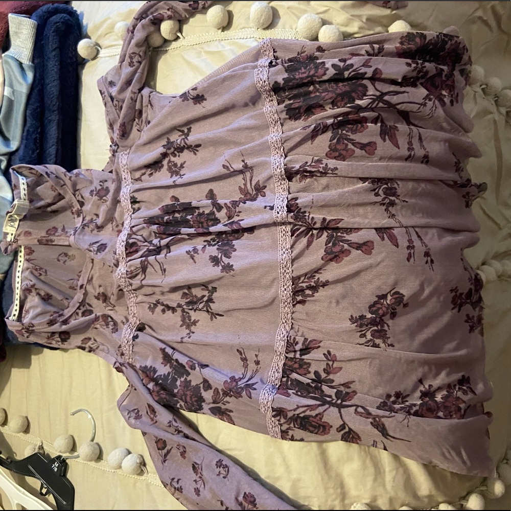 Size medium flowy shirt